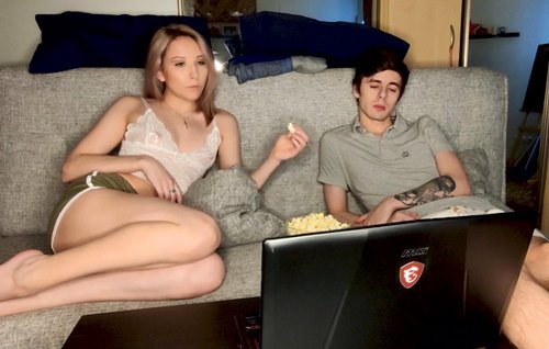 Когда фильм стает не интересным не повторите ошибку этого парня, быстро переключайте на порнуху.