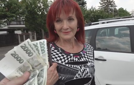 За десятку зрелая чешская дамочка трахалась как "зверь".