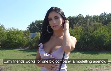 Отменная венгерская чика за деньги трясет сиськами у трансформаторной будки.