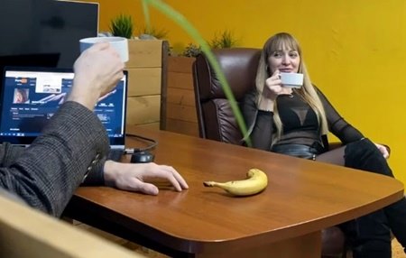 Руководитель модельного агенства проводит кастинг для начинающей русской порно звезды.
