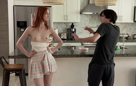 Сестра дразнила брата плоской грудью, а тот в ответ начал её членом.